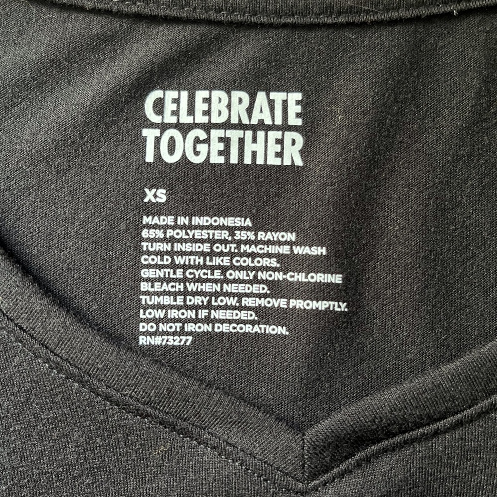 Fall In Love Tee Size XS - Picture 4 of 9